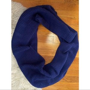 Dark purple heavy snug knit scarf Forenza